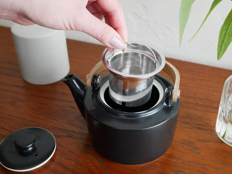 SALIUブランドの受注生産日本製陶器湯呑み