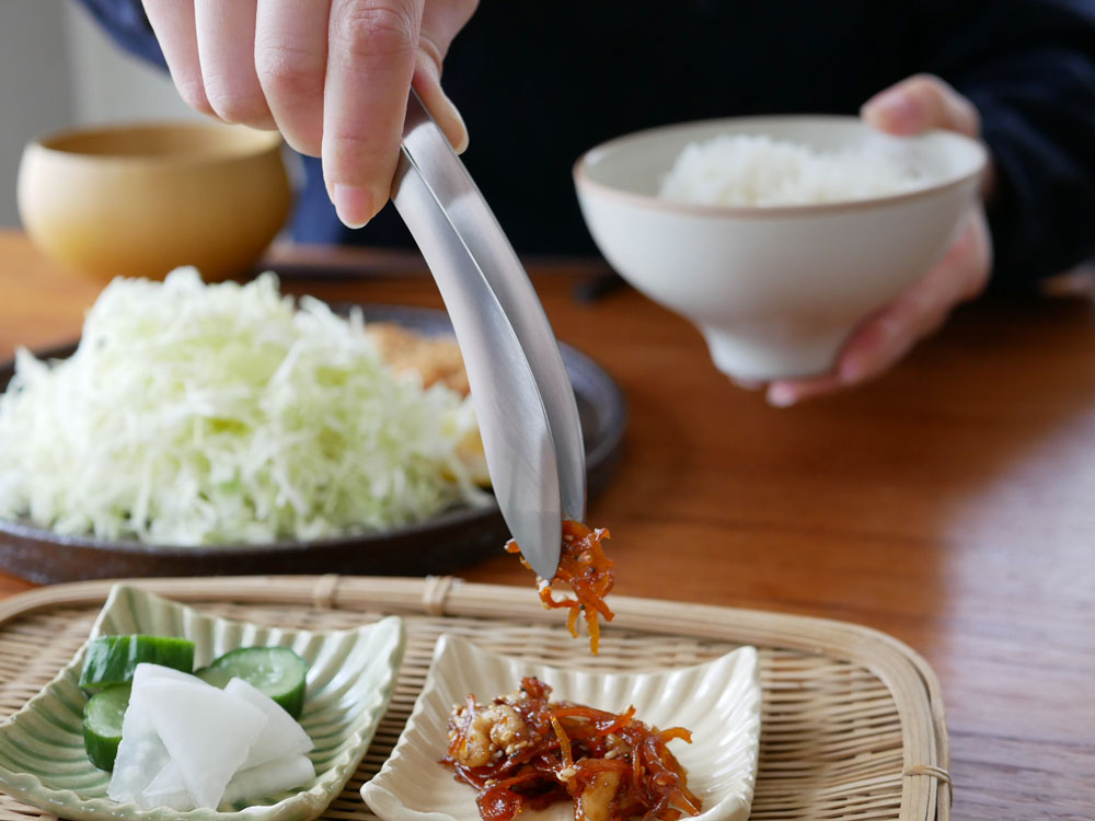 AUXオークス製のごはんおともトング