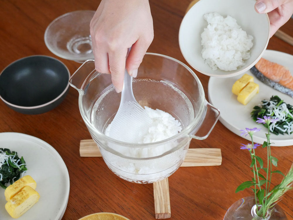 HARIO製の一膳屋、耐熱ガラス製で容量0.5～1合用のシリコーンフタ付き電子レンジ対応調理容器