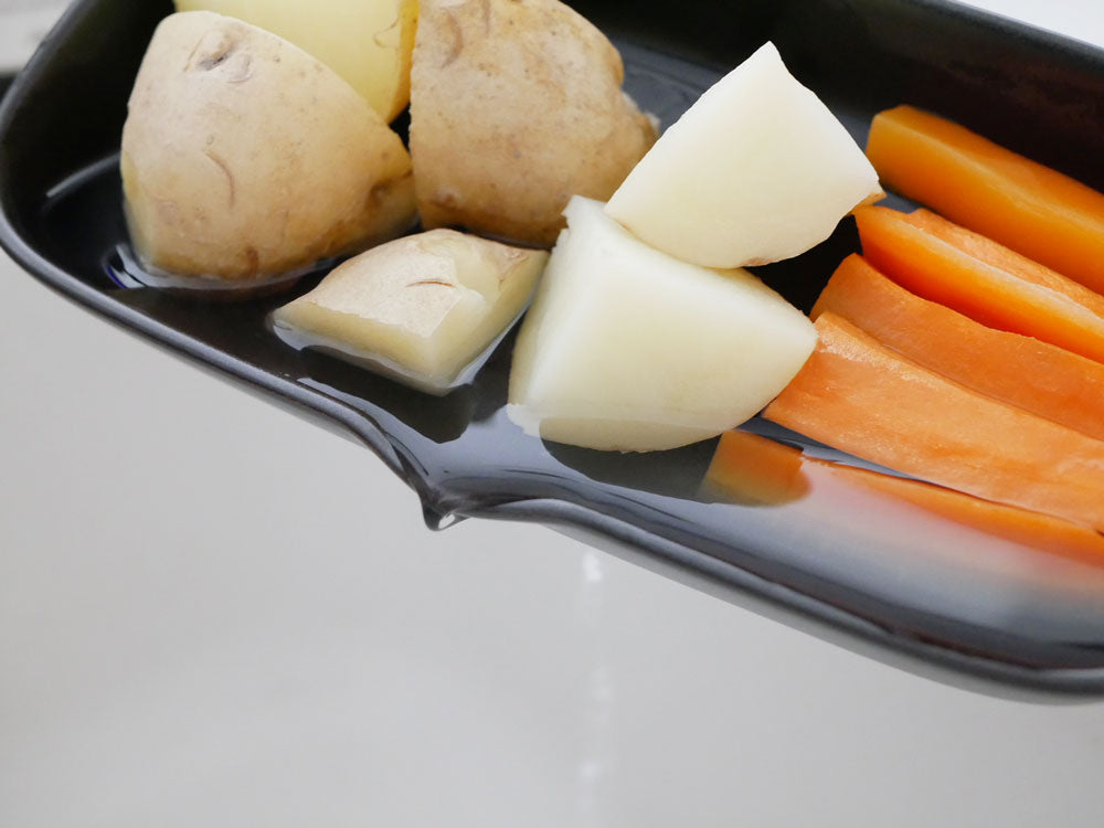 TOJIKI TONYA製の受注生産万古焼グリルプレート（ハーフタイプ）、直火や電子レンジに対応可能な耐熱土素材