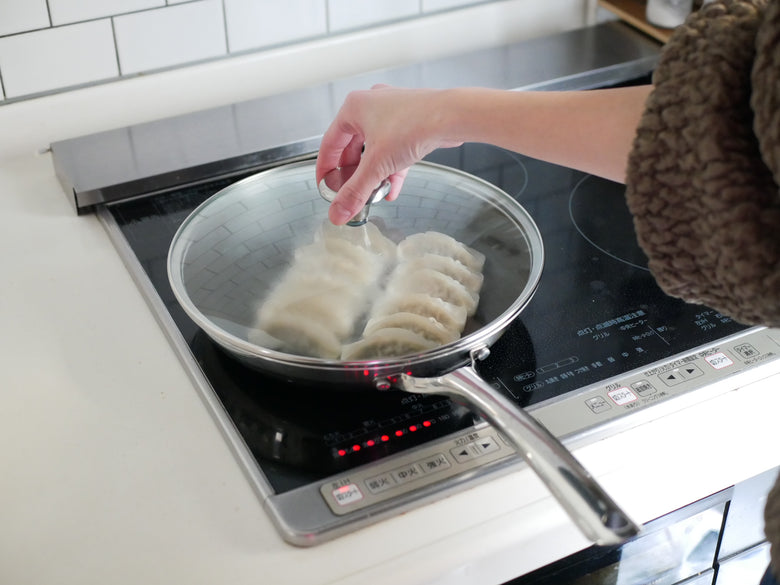 《ノベルティ付》【CORELLE/コレール】こびりつきにくい次世代フライパン＋専用ガラス蓋セット（あっちこっち水切りマット）