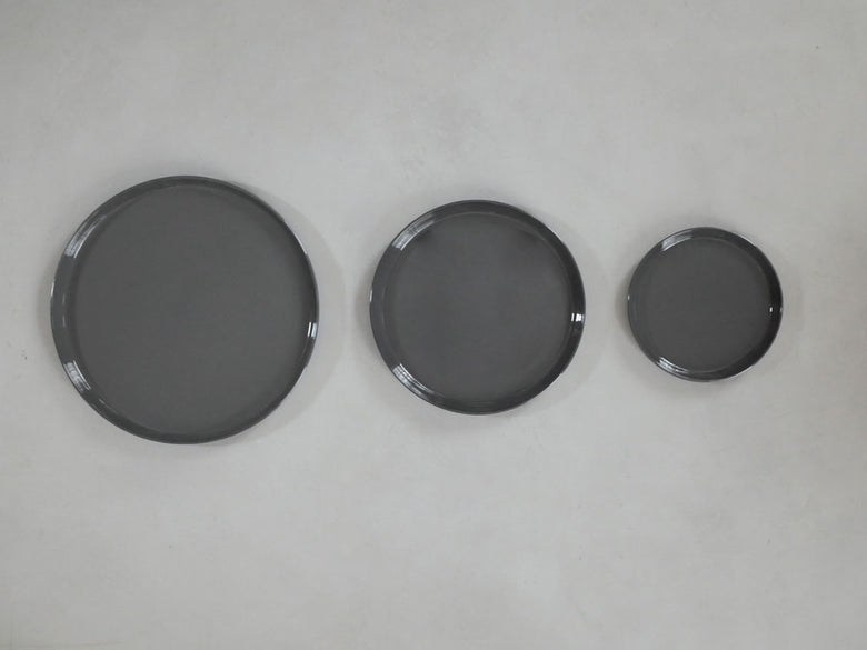 ベトナム製の手作りせっ器プレートセット。直径260mm、210mm、150mmの三種類が揃ったMOHEIMのホワイトプレート