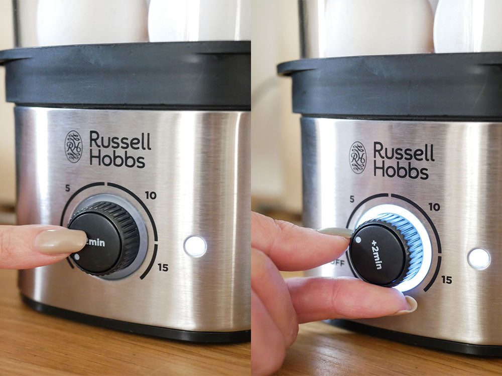 Russell Hobbsのクイックミニスチーマー本体とエッグトレイ、スチーム皿がセットになった小型キッチン家電