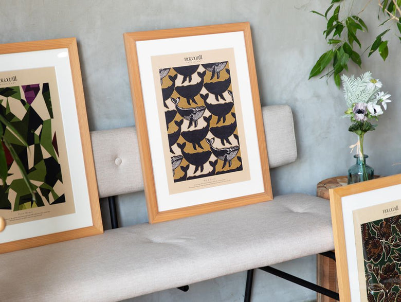 アデペシュのサムノルド ベンチソファ、木製脚とウレタンフォームを使用したナチュラルデザインのリビングルーム向けソファ