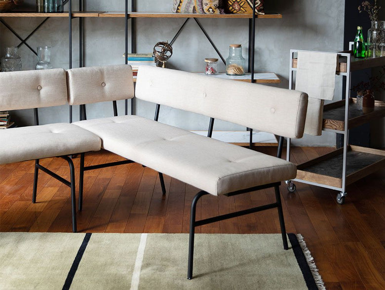 インテリアに調和するグレーのスチールフレームとオーク突板を使用したsam-nordサムノルドオプションアーム