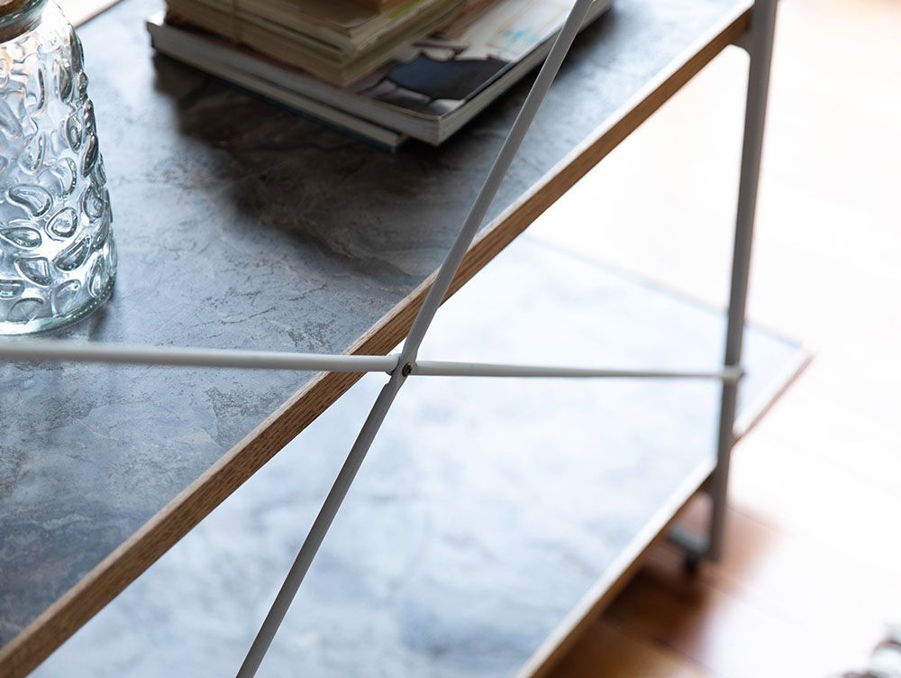 adepecheのPOLポルオープンシェルフ、スチール焼付けフレームとオーク無垢材天板を使用したナチュラルデザインの収納棚