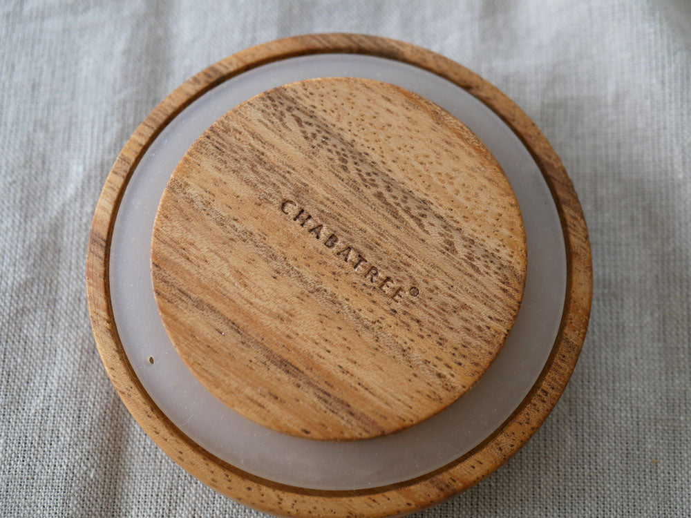 CHABATREEのサイノシュアジャーとロータスティーサーバー。アカシアとチーク材を使用したナチュラルな木製デザイン