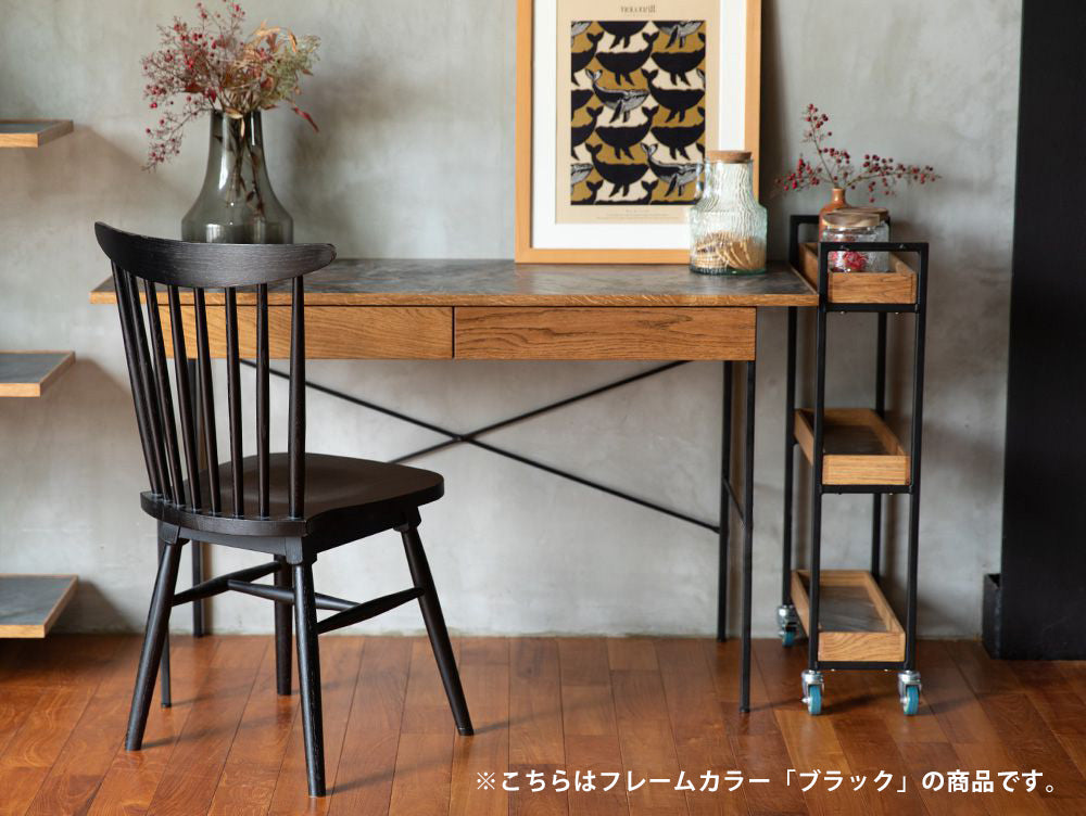 アデペシュPOLムービングワゴンデスク。オーク無垢材の天板とスチール焼付けフレームを使用した木製のインテリア用コンピューターデスク