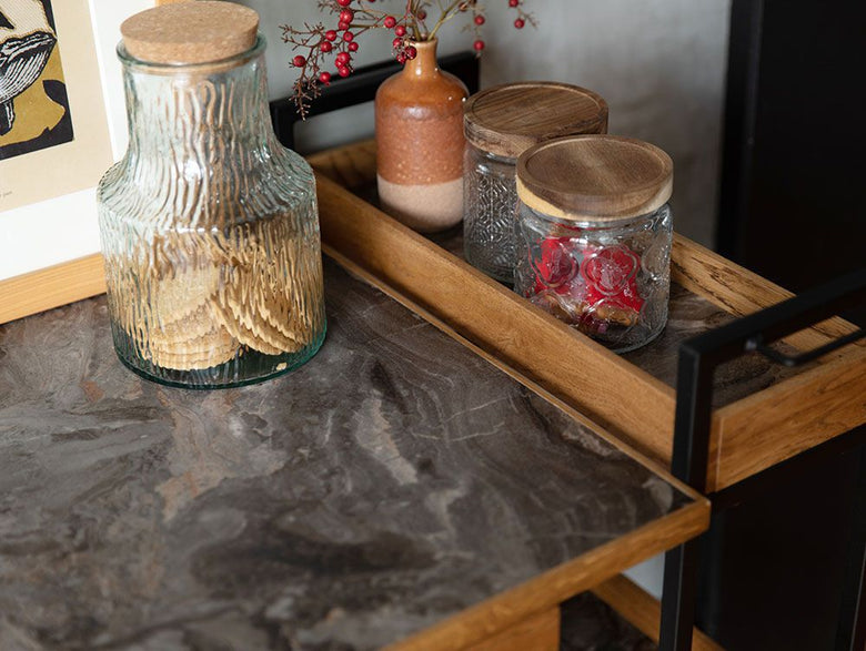 adepecheのPOLポルムービングワゴン、スチールフレームとオーク無垢材オイル塗装の天板を特徴とする製品画像