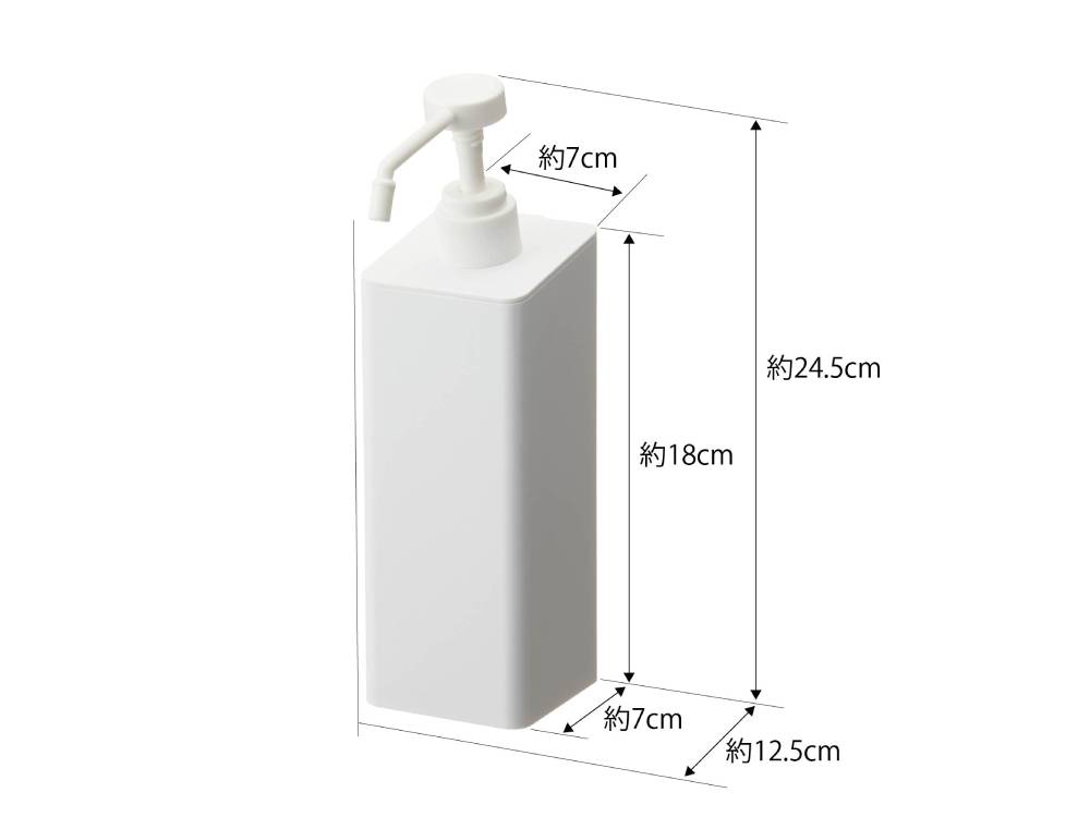 タワー マグネットアルコール除菌スプレーボトルが洗面台横に設置されており、プラスチック製のボトルとソープディスペンサーが特徴的なバスルームの様子