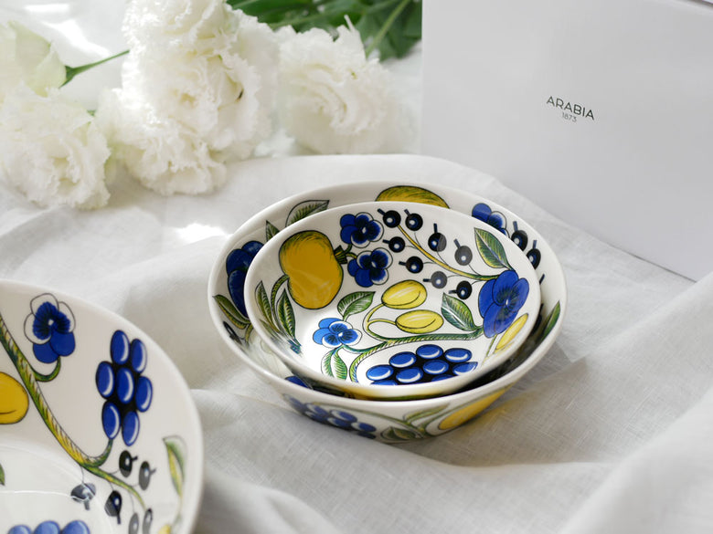アラビア製パラティッシボウルのセット。磁器製で23cm、17cm、13cmの三サイズが揃っています。