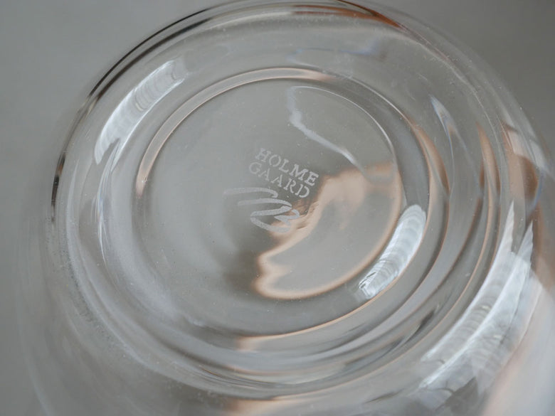 ホルムガード DESIGN WITH LIGHT ランタン。無鉛吹きガラスとステンレス鋼を使用した透明なデザイン。ポーランド製。