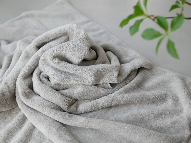 CB JAPANのカラリデイ バスタオル2枚組とフェイスタオル3枚組のポリエステル製タオルセットが並べられた画像