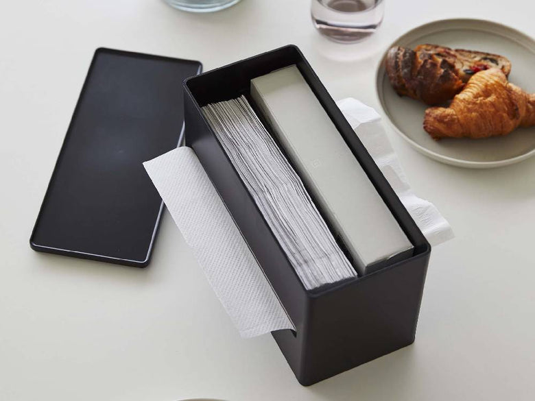 スマート両面ティッシュケースのシルバー色ABS樹脂製ボックス。蓋とトレーが開いた状態で並べられています。