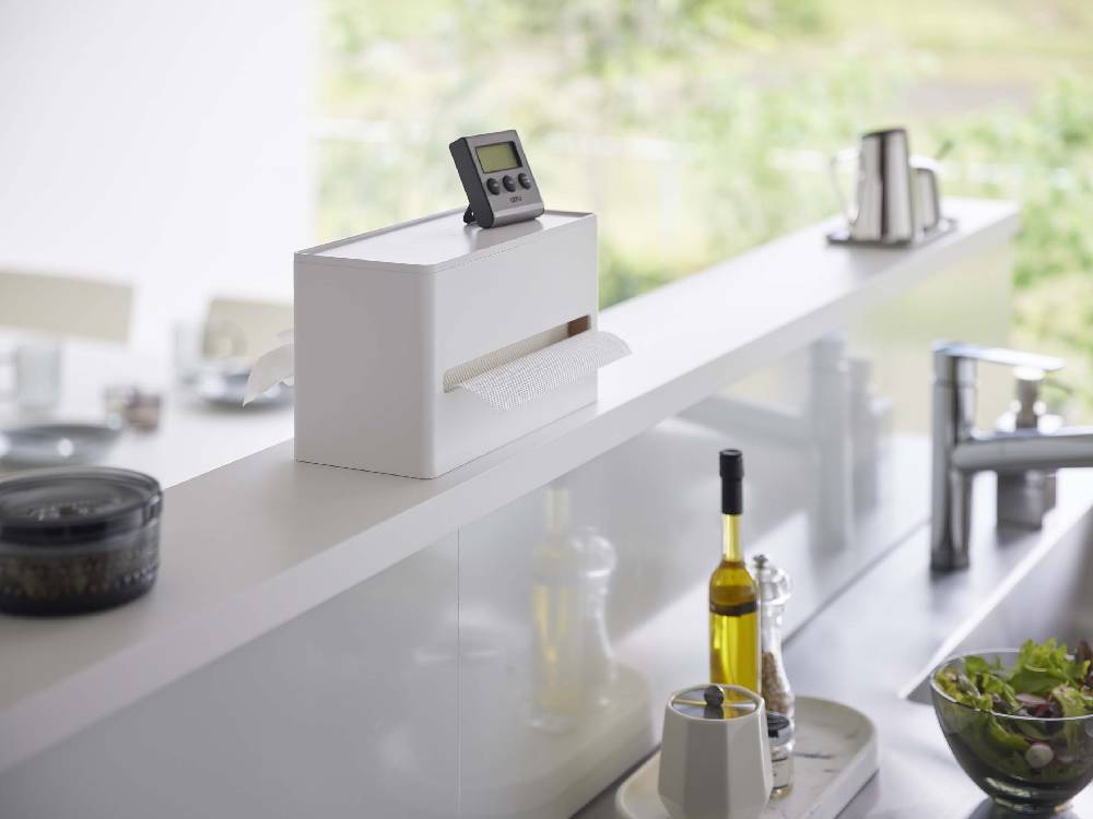 スマートなデザインのシルバー両面ティッシュケース