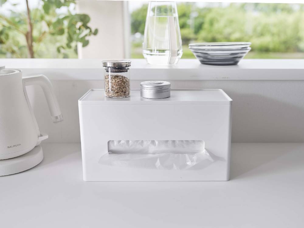 スマート両面ティッシュケース。ABS樹脂製でシリコーン滑り止め付き、一般的なティッシュボックス2個を収納可能。