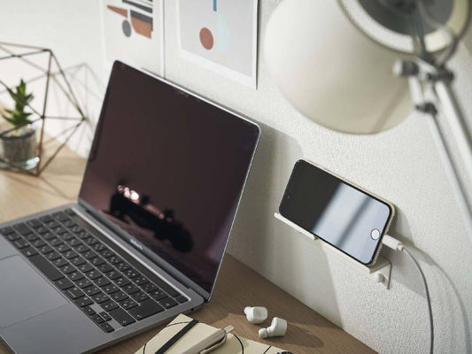 tower/タワー製スチールウォールスマートフォンホルダー、壁に固定可能なシリコーンマット付き