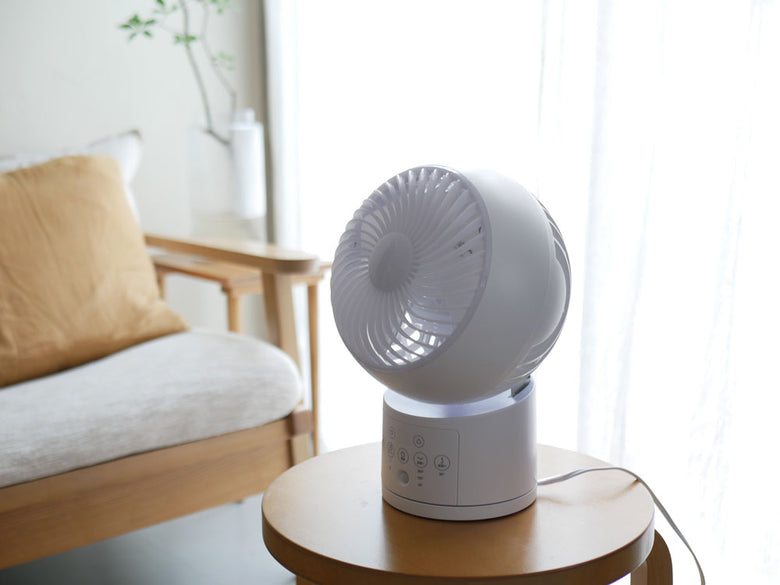 THREEUPスリーアップの節電センサー付きDCウォッシャブルサーキュレーター360、白色のコンパクトな扇風機