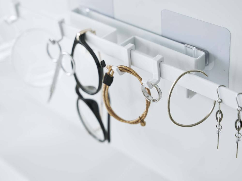 タワー製フィルムフックサニタリーハンガー、シルバーとニッケルのメタリックカラーでデザインされたスタイリッシュな壁掛けハンガーの画像