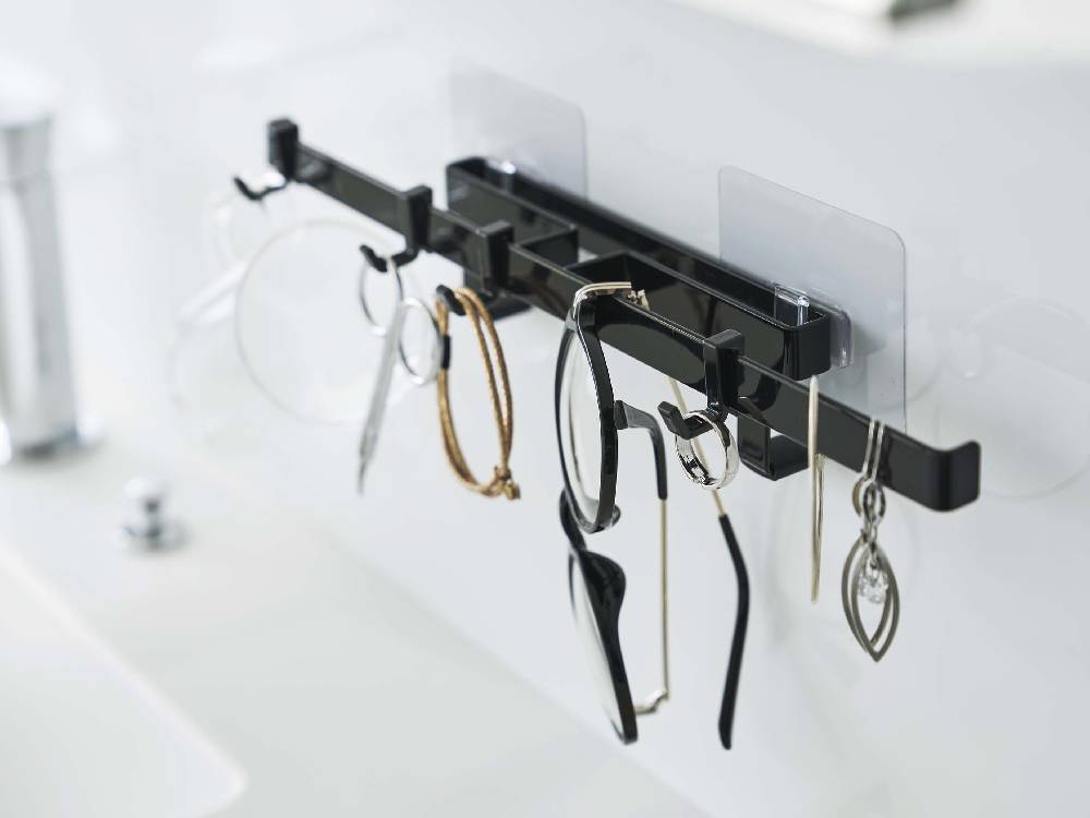 銀色のスチール製タワー フィルムフックサニタリーハンガー本体とシリコーンキャップの画像