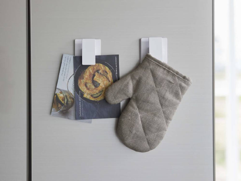 MISTミスト製ワイドクリップフィルムフック2個セット。光沢のある平らな壁面に簡単に取り付けられるABS樹脂製のフィルムフック。