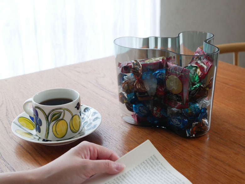 フィンランド製イッタラのアルヴァ・アアルトコレクション無鉛ガラスカップ。95mm、120mm、160mmのサイズが揃い、シンプルなデザインで手洗い推奨。