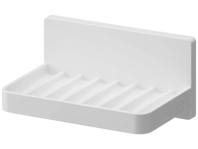 バスルームの壁にフィルムフックで取り付けられた「MIST/ミスト」水が流れるプラスチック製ソープトレー