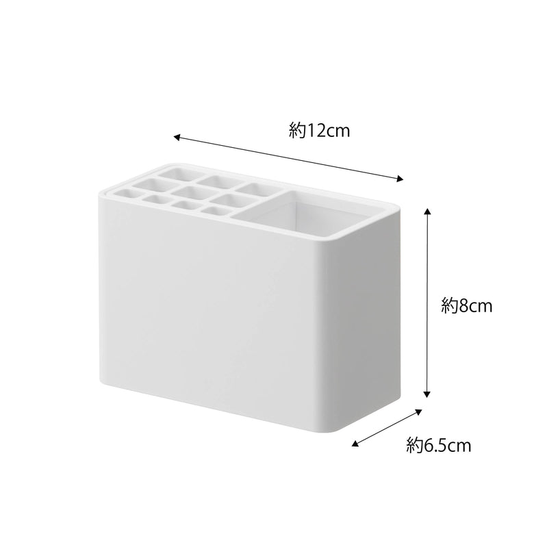 白いキッチンシンクに取り付けられた【MIST/ミスト】フィルムフック歯ブラシスタンドとハウスプラント、ソープディスペンサー、ボトルなどのキッチン用品