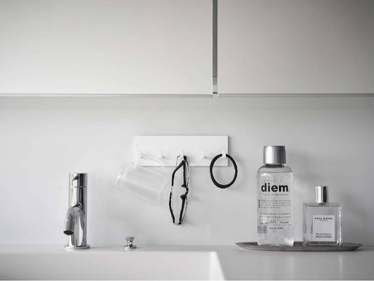 MISTミストの5連フィルムフック本体と5つのフックが並んだセットの画像