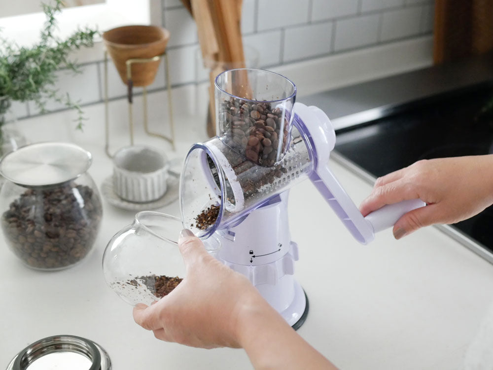 【KLEVA/クレバー】クレバースライサー本体とステンレスドラム、ドラムホルダー、フードプッシャー、ハンドルを備えた多機能キッチン家電