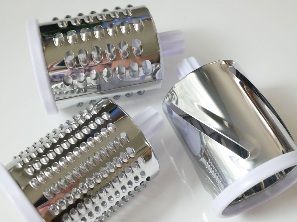 銀色とプラスチック製のKLEVAクレバースライサー本体