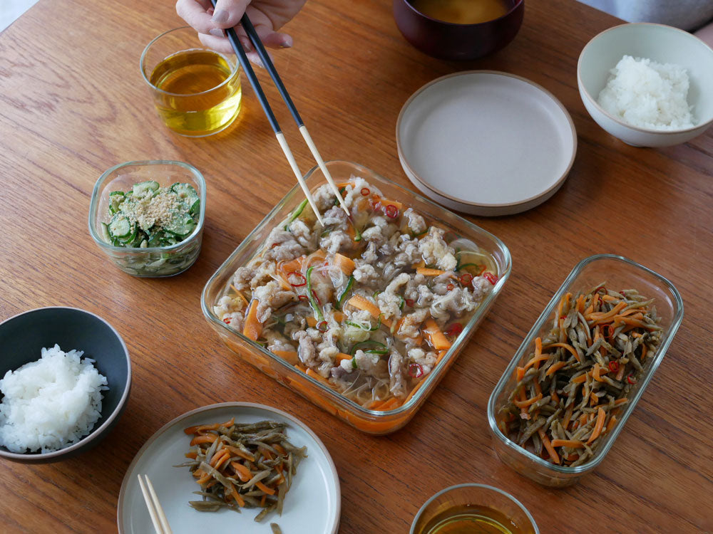 iwakiパック&レンジ システムセットに盛り付けられたご飯と野菜