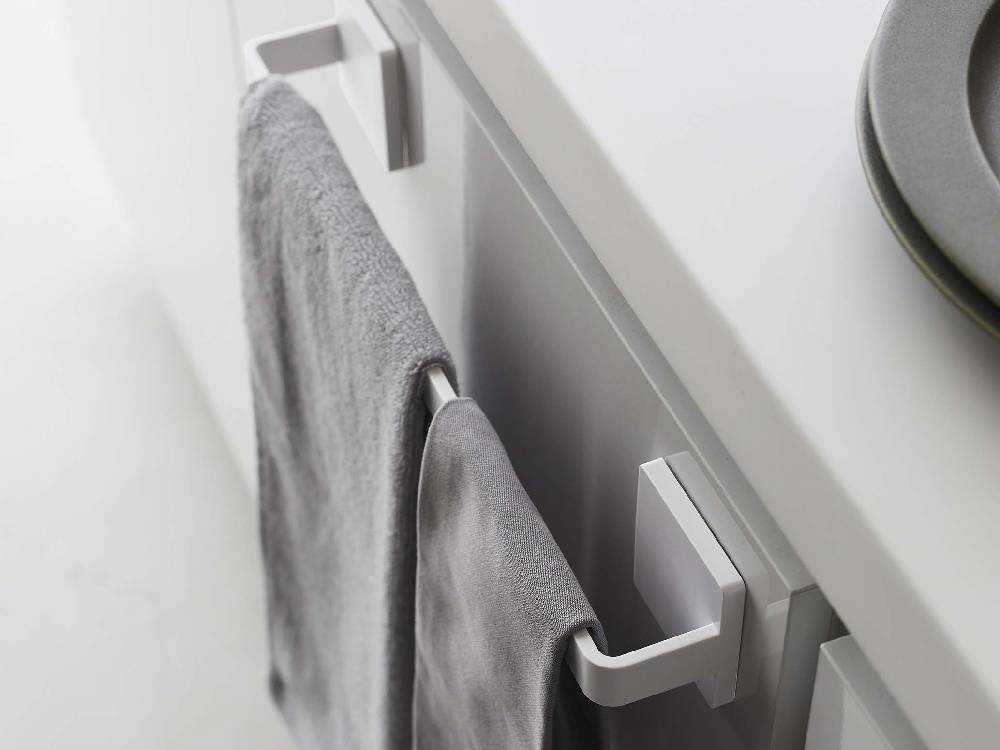 MIST/ミストのフィルムフック式タオルハンガーW36が壁に取り付けられている様子