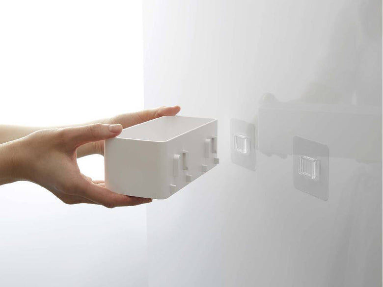 【MIST/ミスト】フィルムフック ラック W18が壁に取り付けられている様子