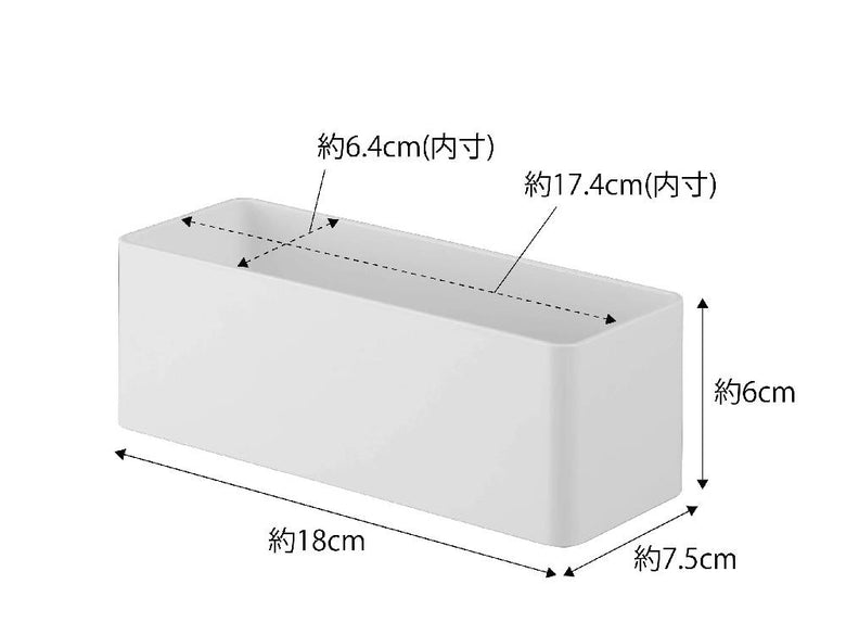 ミストフィルムフックラックに吊るされた鉢植えのゼラニウム