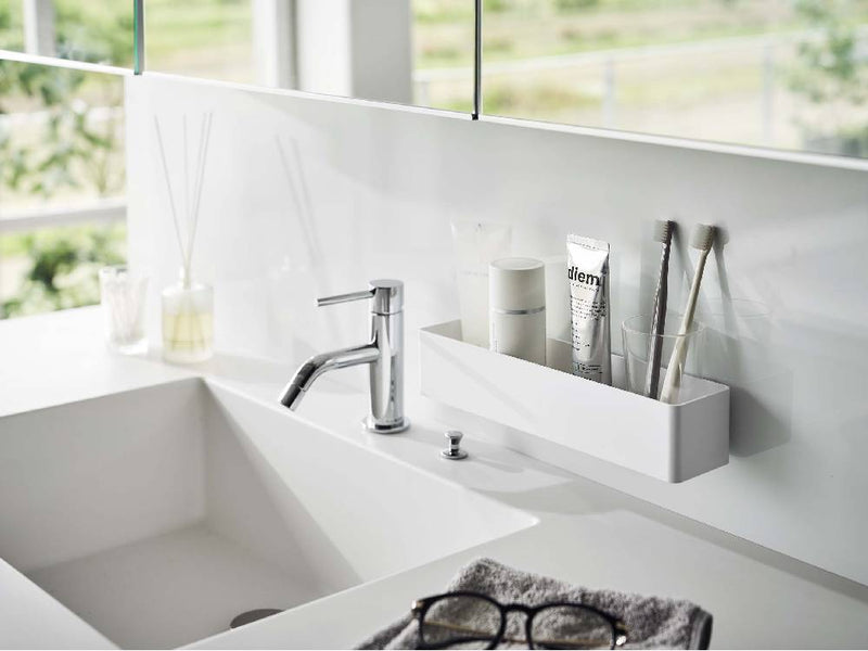 浴室のシンクカウンターに取り付けられた【MIST/ミスト】フィルムフック ラック W30と蛇口