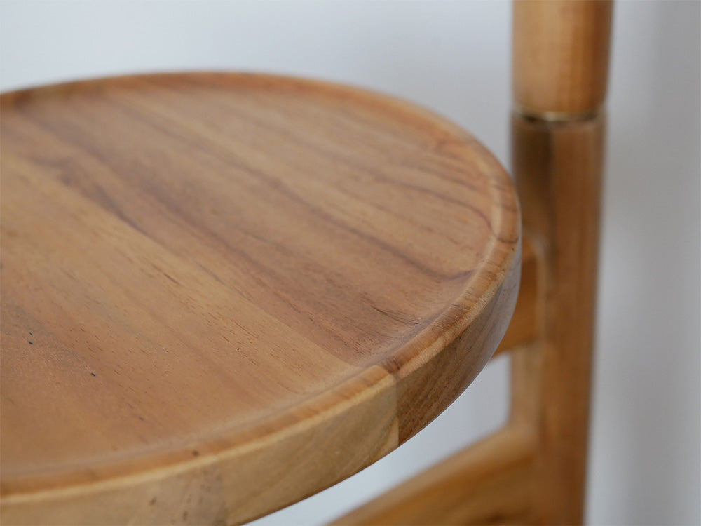 チーク無垢材とサンフラワーラタンを使用したナチュラルデザインのステップトレイテーブル