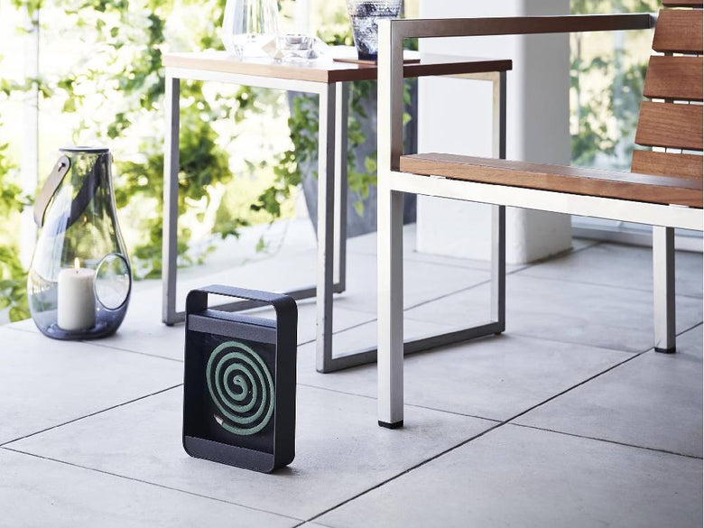 幅14cm、高さ20cmのスチール製ハンドル付きタワー型蚊取り線香スタンド