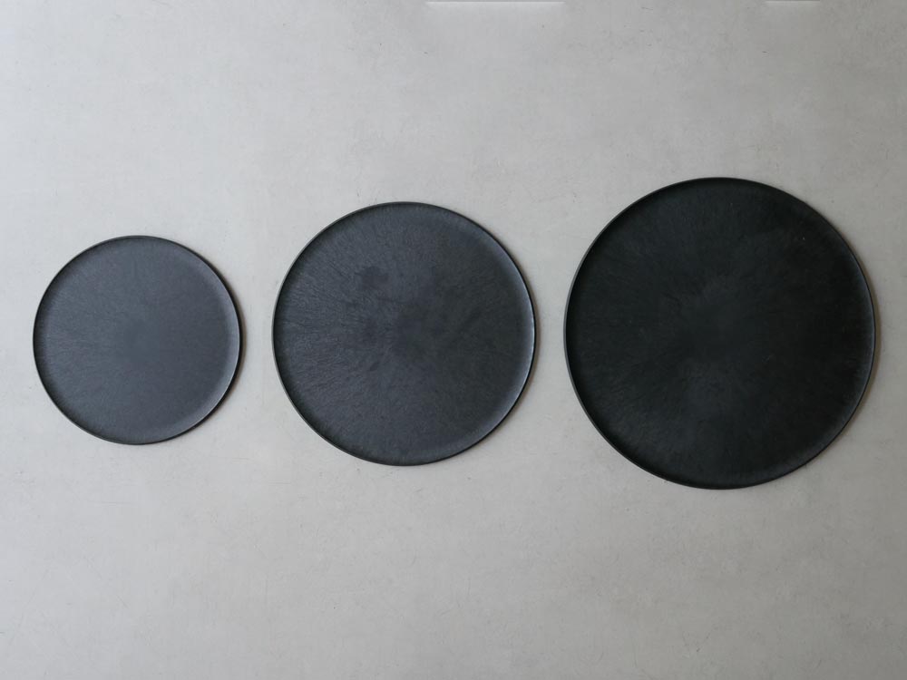 銀色とカーボンファイバー模様のCHOPLATEまな板お皿