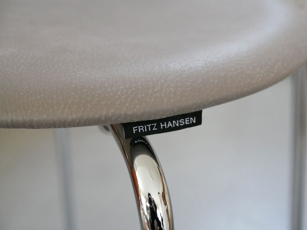 フリッツ・ハンセン DOTスツール、グレーとシルバーのスチール製バースツール