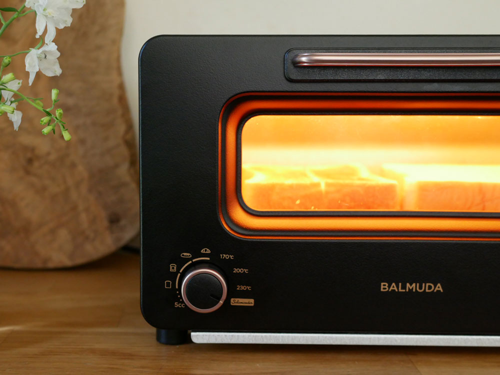 バルミューダ The Toaster Proキッチントースターのスタイリッシュな外観