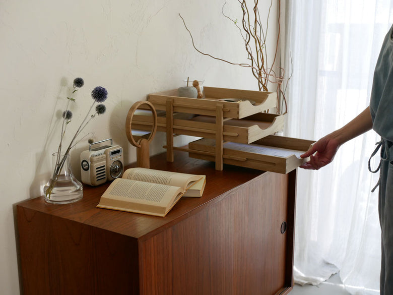 フリッツ・ハンセンSkagerakコレクションDaniaのオーク材製木製レタートレイ、引き出し付きインテリア家具