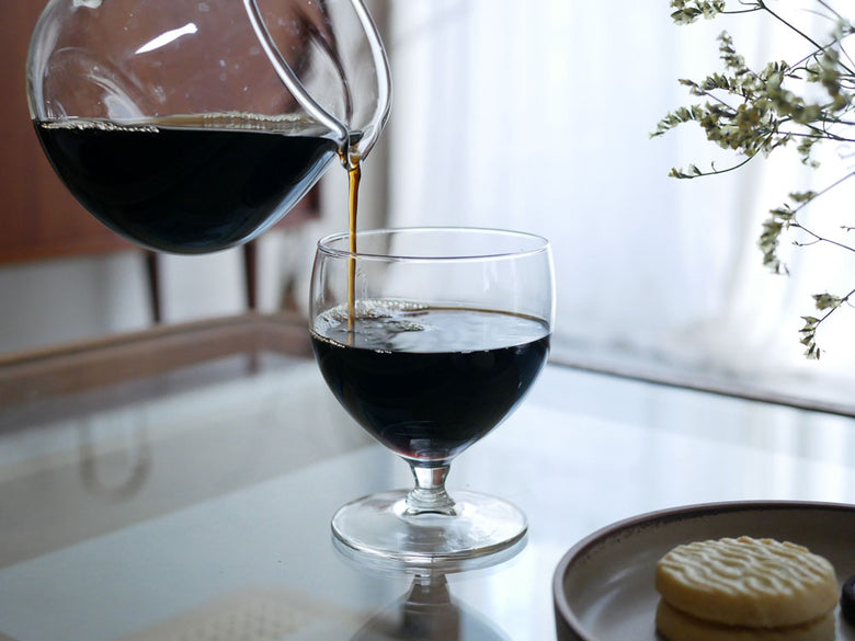 ロイヤルレアダムのソーダガラス製スタッキングワイングラスが積み重ねられている様子