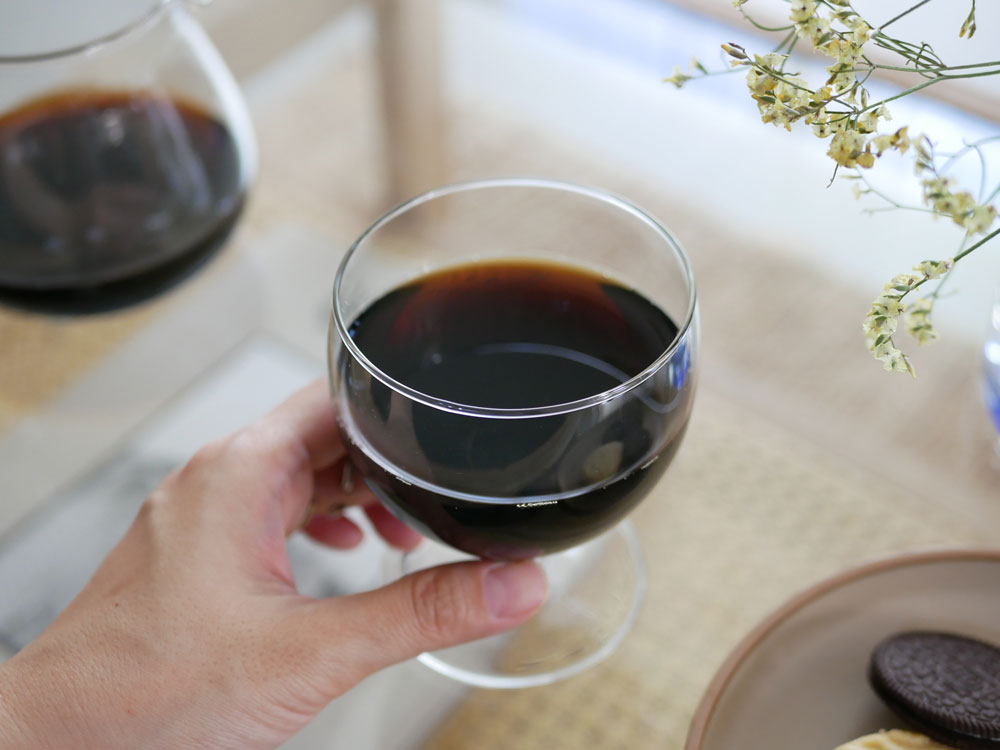 赤ワイン入りロイヤルレアダムのスタッキングワイングラス