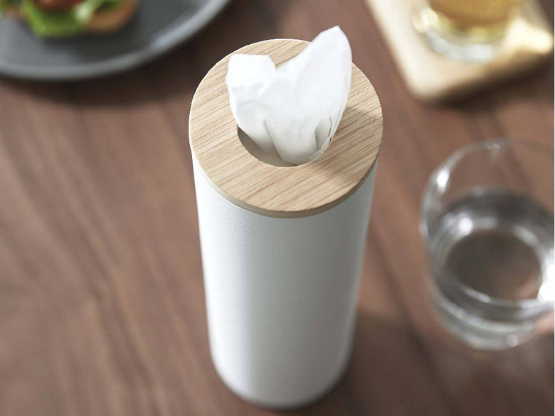 スチールと天然木で作られたボトル型ティッシュケース、蓋付きのデザイン