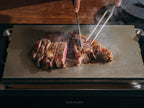 BALMUDA The Plate ProとGriddle&Coverを使用してたこ焼きを調理しているキッチンの様子