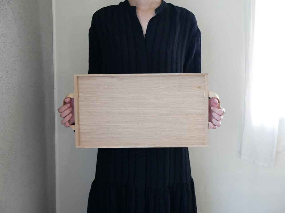 フリッツ・ハンセンのSkagerak Norr Tray、オークとレザーを使用した木製トレイ