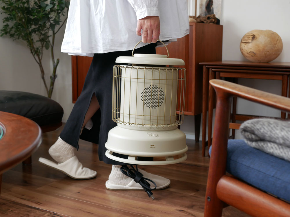 BRUNO/ブルーノ 全方位型ファンヒーター ClassicStove の外観。ポリプロピレン本体とスチールハンドルを備えたコンパクトなデザイン