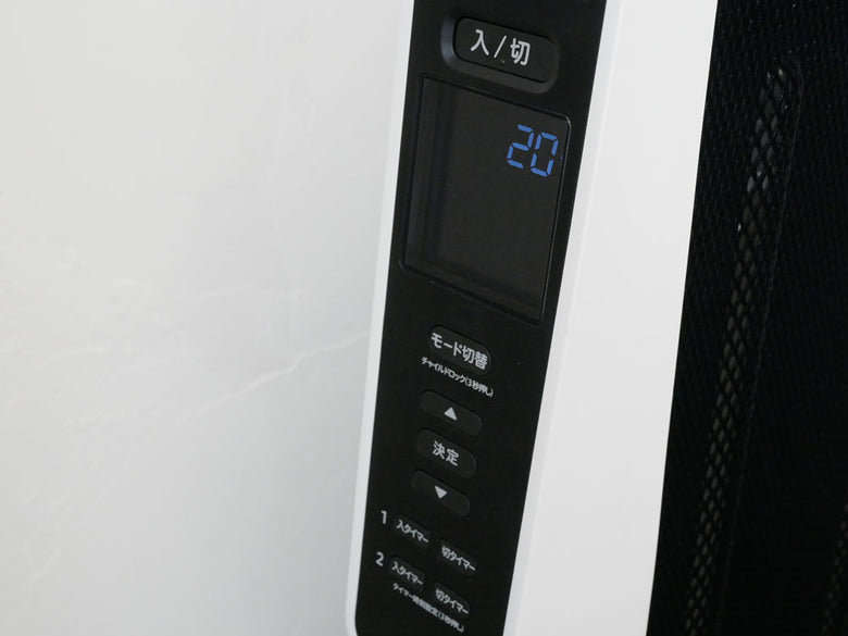 シロカの遠赤外線暖房ヒーター「かるポカ」の白色本体。コンパクトでスタイリッシュな家庭用電気ヒーターの画像