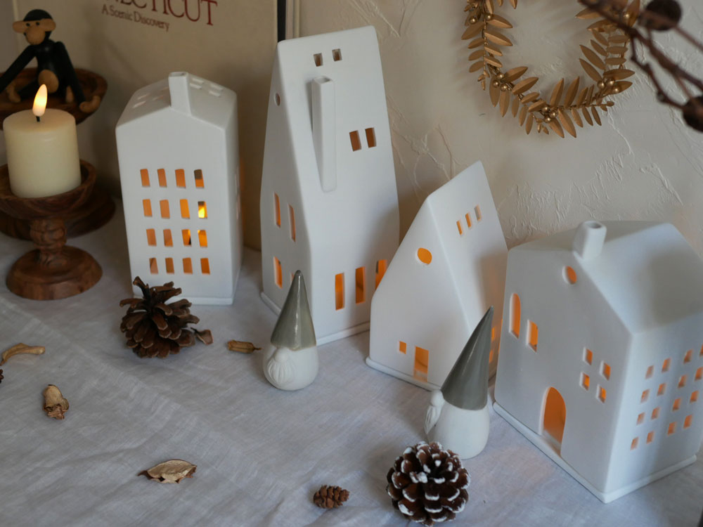 クリスマス装飾と松の枝をあしらった『rader/レダー』ライトハウスキャンドルホルダー